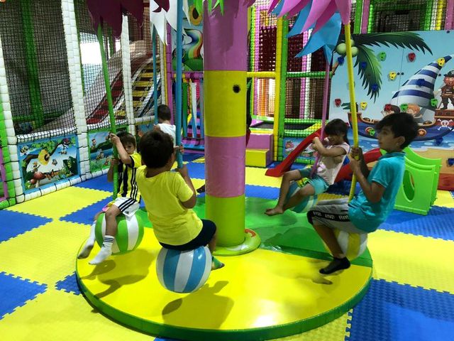 bu merkezde anneler spor yaparken cocuklari o 2 14377477 o