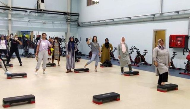 bu merkezde anneler spor yaparken cocuklari o 3 14377477 o