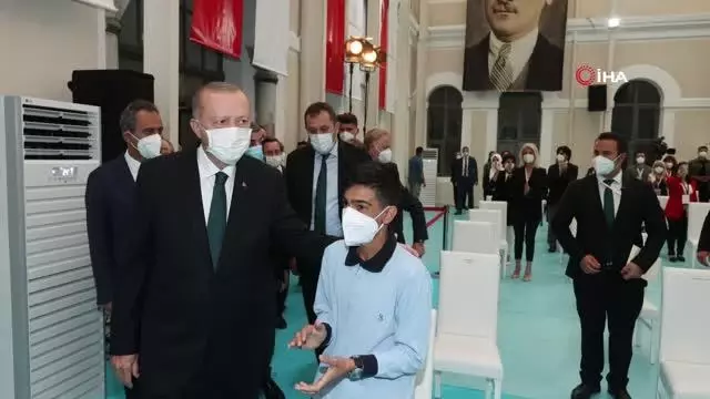 Son dakika haber! Cumhurbaşkanı Erdoğan, 2021-2022 Eğitim Öğretim Yılı Açılış Programının akabinde okul sınıflarını gezdi