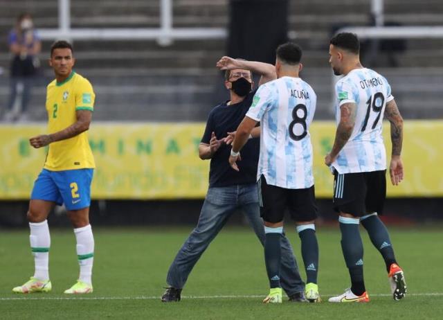 İşte Brezilya-Arjantin maçında ortalığı karıştıran yetkili! Belinde silah olduğu argümanı