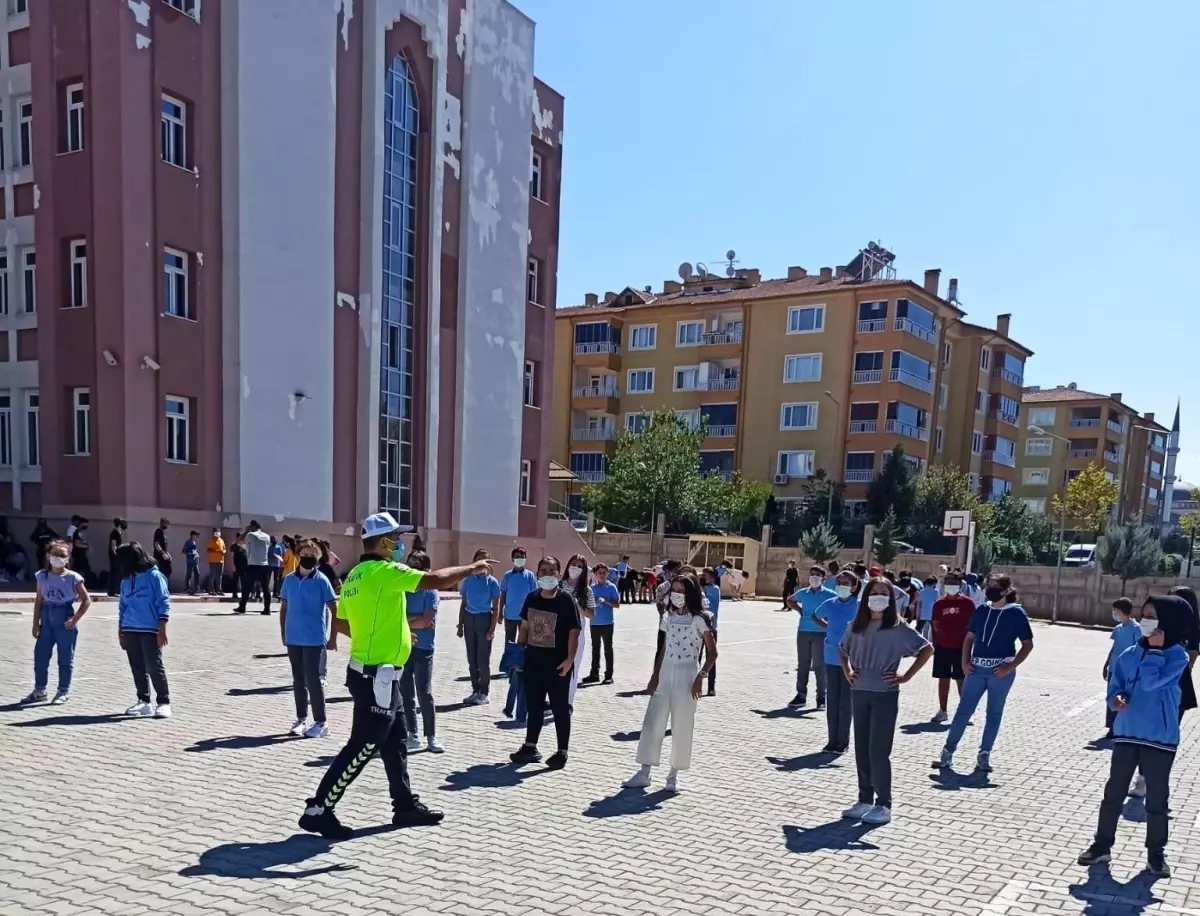 Malatya'da öğrencilere trafik eğitimi verildi