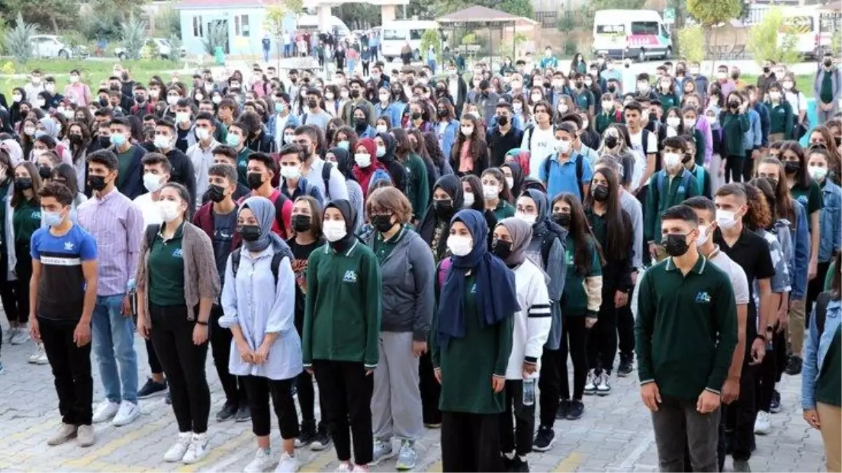 MEB'den 81 ile Kovid-19 rehberi! Pozitif vaka çıkan sınıf kapanmayacak