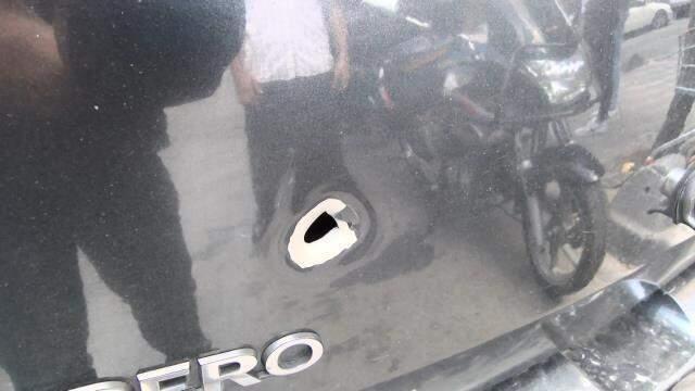 Peşpeşe giden motosiklet ve otomobil sürücüsü rastgele etrafa ateş açtı