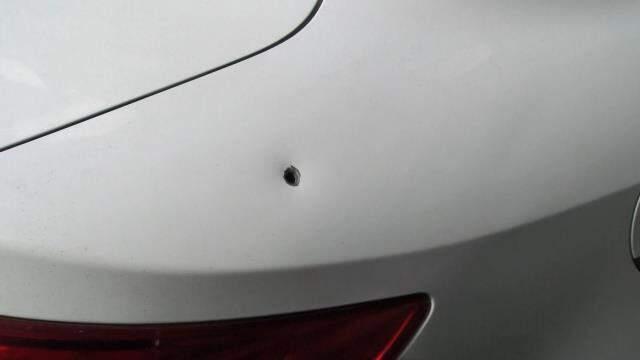 Peşpeşe giden motosiklet ve otomobil sürücüsü rastgele etrafa ateş açtı