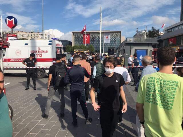 Taksim Metro istasyonunda kendini raylara atan genç öldü