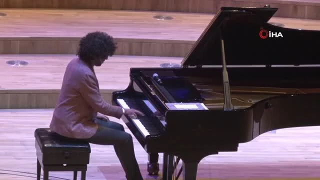 Fransız piyanist Simon Ghraichy'den CSO Ada Ankara'da konser
