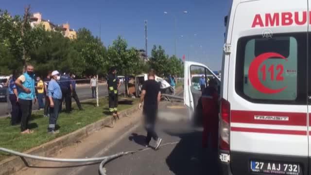 son dakika haber gaziantep te direge carpan otomobil ikiye ayrildi 2 olu 2 yarali