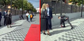 'Habersiz çektim' notuyla paylaşıldı! Bakanlık sözcüsünün Türkiye ve Sırbistan bayraklarını yerden alması takdir topladı
