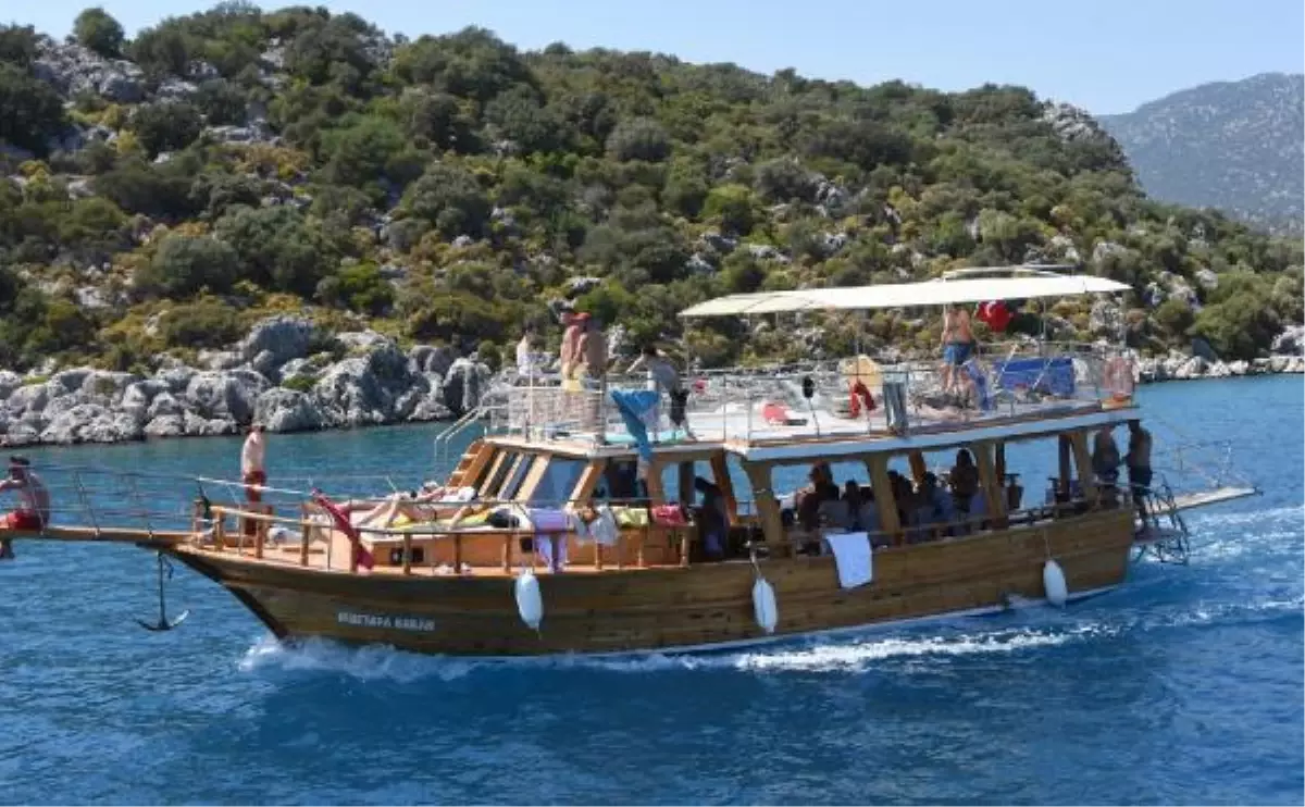 Kekova, Rus turistlerle cıvıl cıvıl