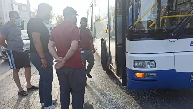 Otobüste bayılan yolcuyu hastaneye yetiştiren şoför silahlı saldırıya uğradı Otobüste bayılan yolcuyu hastaneye yetiştiren şoför silahlı saldırıya uğradı