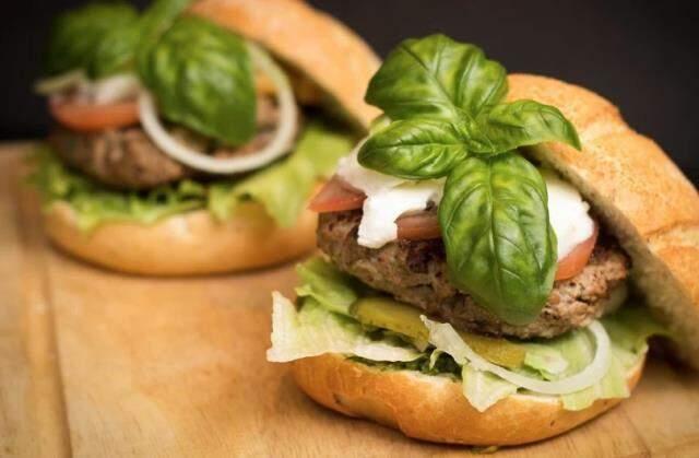 Rüyada yemek görmek ne anlama gelmektedir? Rüyada yemek yediğini görmek, rüyada yemek yemek, rüyada yemek yapmak neye işarettir? Rüyada yemek görmek ne anlama gelmektedir? Rüyada yemek yediğini görmek, rüyada yemek yemek, rüyada yemek yapmak neye işarettir?