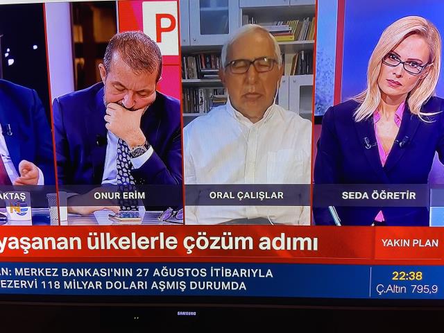 Seda Öğretir'in sunduğu programda gazeteci Oral Çalışlar canlı yayında uyuyakaldı