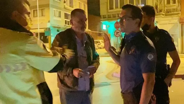 Polisin alkollü sürücü ile imtihanı! 'Kelepçele beni' diyerek yeri göğü inletti Polisin alkollü sürücü ile imtihanı! 'Kelepçele beni' diyerek yeri göğü inletti