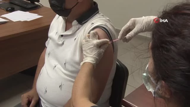 Aşı olmayan hastadan ağır bakımdan herkese "Aşı olun" daveti