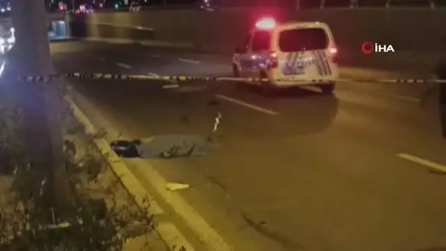 Başkent'te kaza yaptıktan sonra arkadan gelen araçları uyaran şahsa 2 otomobil çarptı Başkent'te kaza yaptıktan sonra arkadan gelen araçları uyaran şahsa 2 otomobil çarptı
