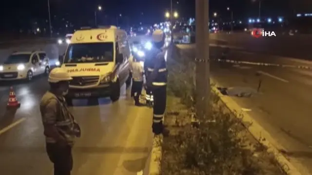 Başkent'te kaza yaptıktan sonra arkadan gelen araçları uyaran şahsa 2 otomobil çarptı