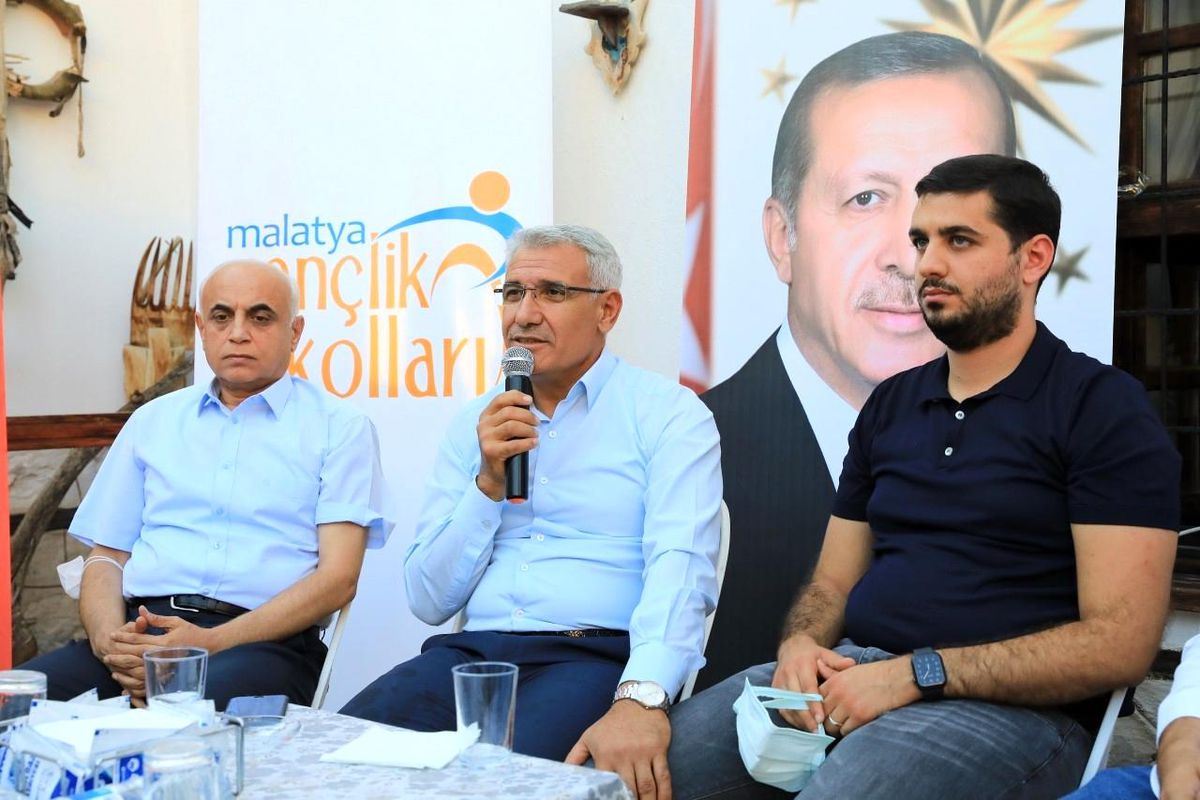 Battalgazi'de gençlerle gönül buluşmaları yoğun ilgi görüyor