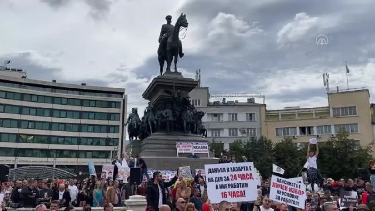 Bulgaristan'da lokanta sahipleri Kovid-19 önlemlerini protesto etti