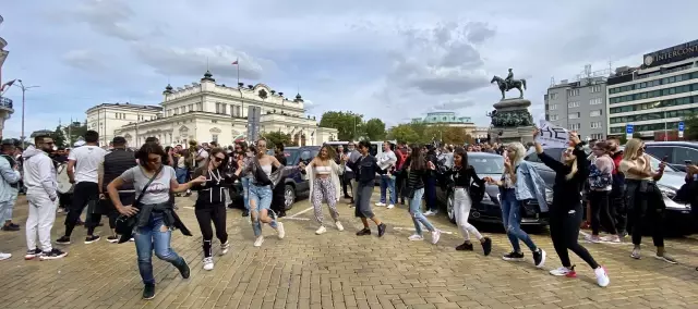 Bulgaristan'da lokanta sahipleri Kovid-19 önlemlerini protesto etti