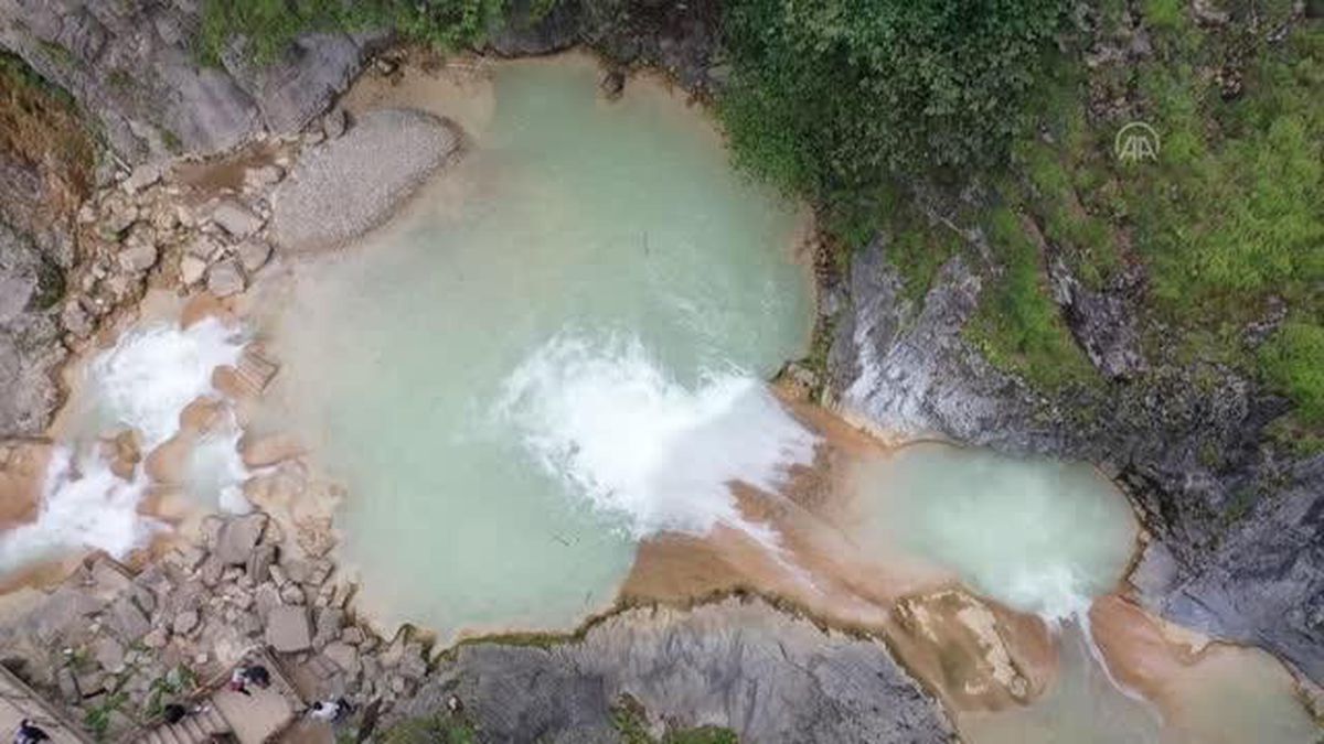 Doğal güzelliğiyle hayran bırakan 'Mavigöl' turistlerin uğrak yeri oldu