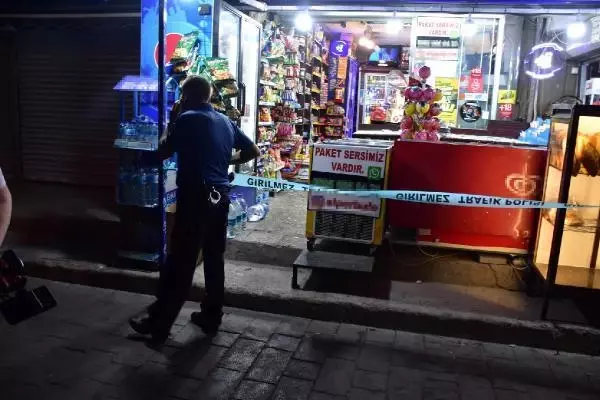 Son dakika haber... Ehliyet soran trafik polislerine bıçak çektiği iddia edilen şüpheli tabanca ile vurularak etkisiz hale getirildi