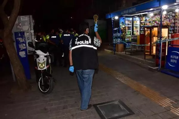 Son dakika haber... Ehliyet soran trafik polislerine bıçak çektiği iddia edilen şüpheli tabanca ile vurularak etkisiz hale getirildi