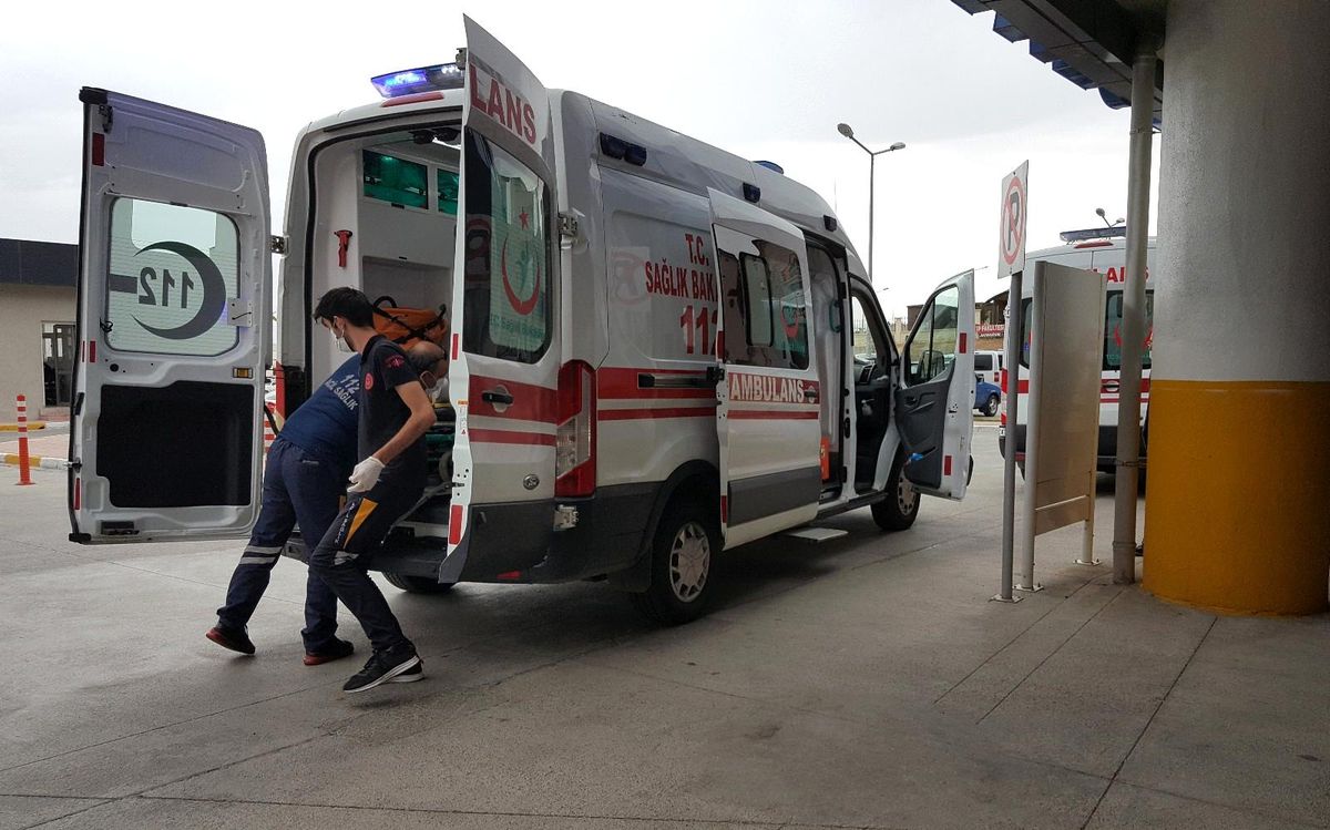 Erzincan'da otomobil ile minibüs çarpıştı: 9 yaralı