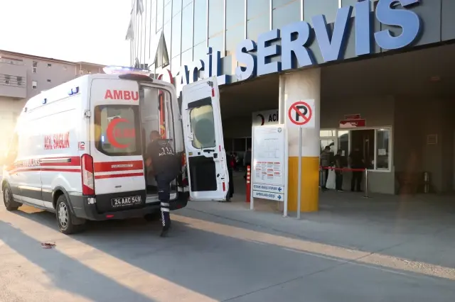 Otomobil ile minibüsün çarpıştığı trafik kazasında 9 kişi yaralandı