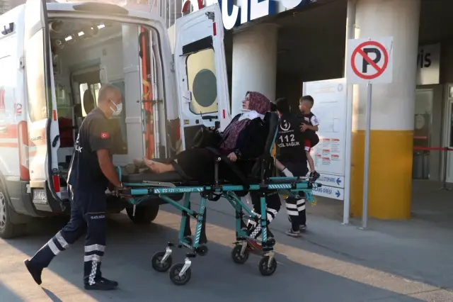 Otomobil ile minibüsün çarpıştığı trafik kazasında 9 kişi yaralandı