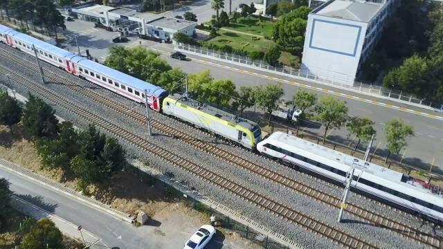 Faciadan dönüldü! Tuzla'da iki tren aynı rayda kafa kafaya geldi