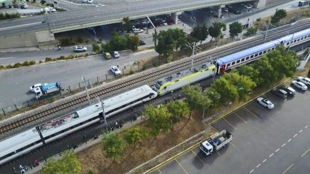 Faciadan dönüldü! Tuzla'da iki tren aynı rayda kafa kafaya geldi