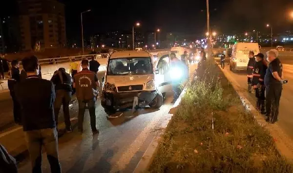 Hasarlı kaza sonrası trafiği yavaşlatırken, 2 otomobilin çarpması sonucu öldü