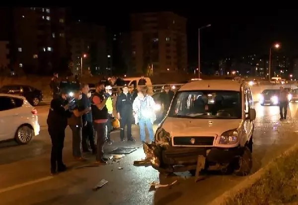 Hasarlı kaza sonrası trafiği yavaşlatırken, 2 otomobilin çarpması sonucu öldü