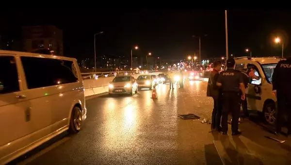 Hasarlı kaza sonrası trafiği yavaşlatırken, 2 otomobilin çarpması sonucu öldü