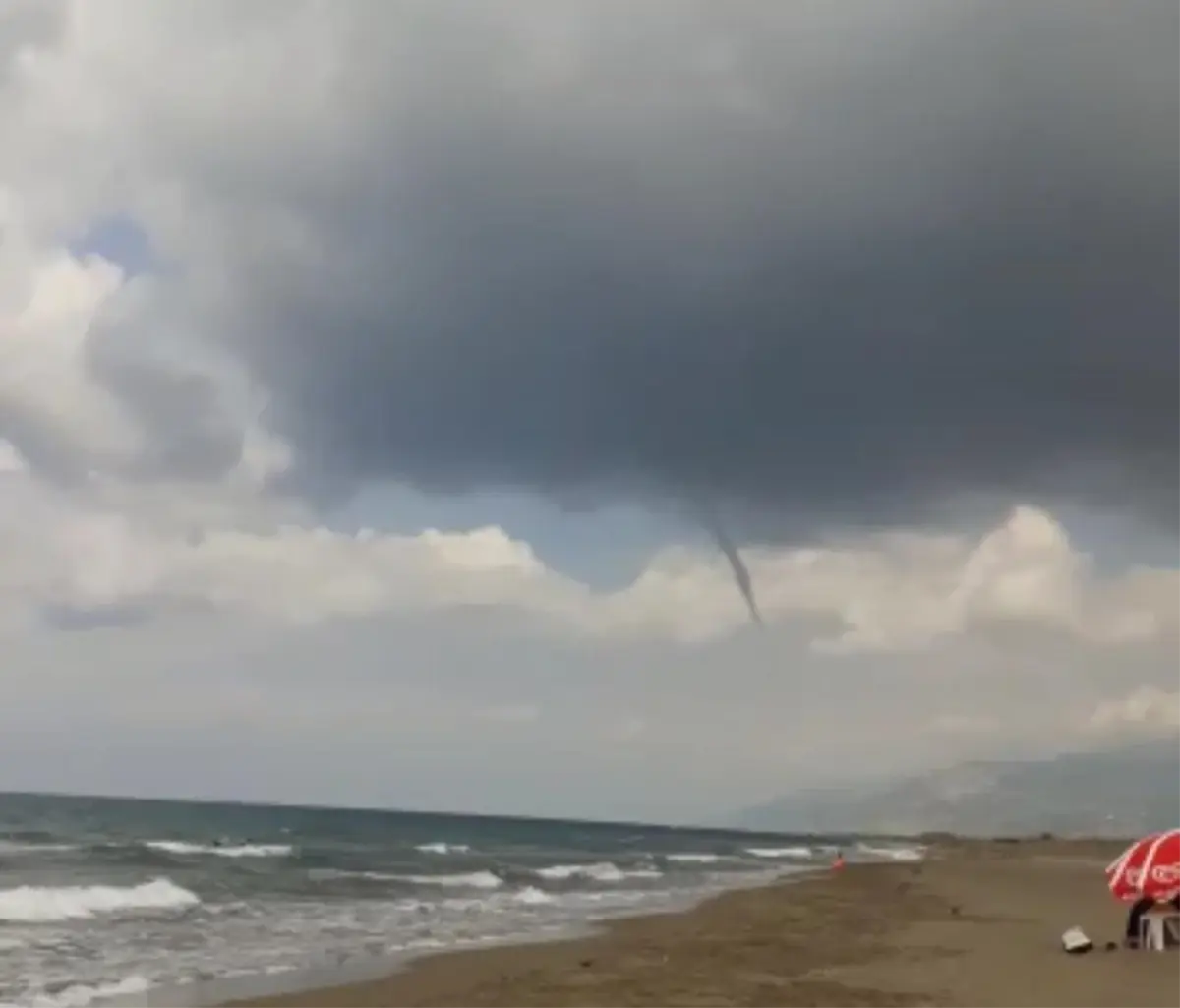 Hatay'da hortum korkuttu