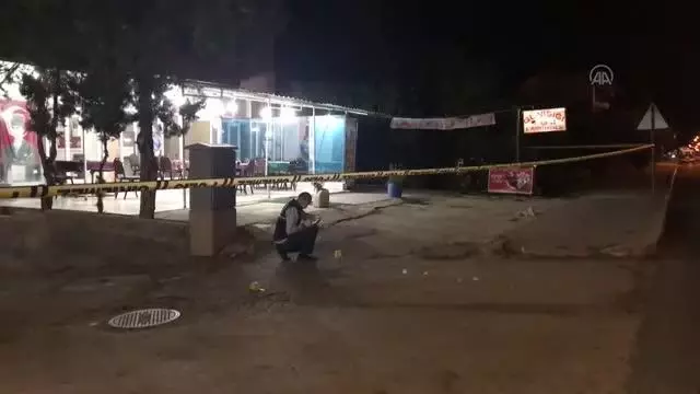 Kahvehanede çıkan silahlı kavgada 2 kişi yaralandı Kahvehanede çıkan silahlı kavgada 2 kişi yaralandı