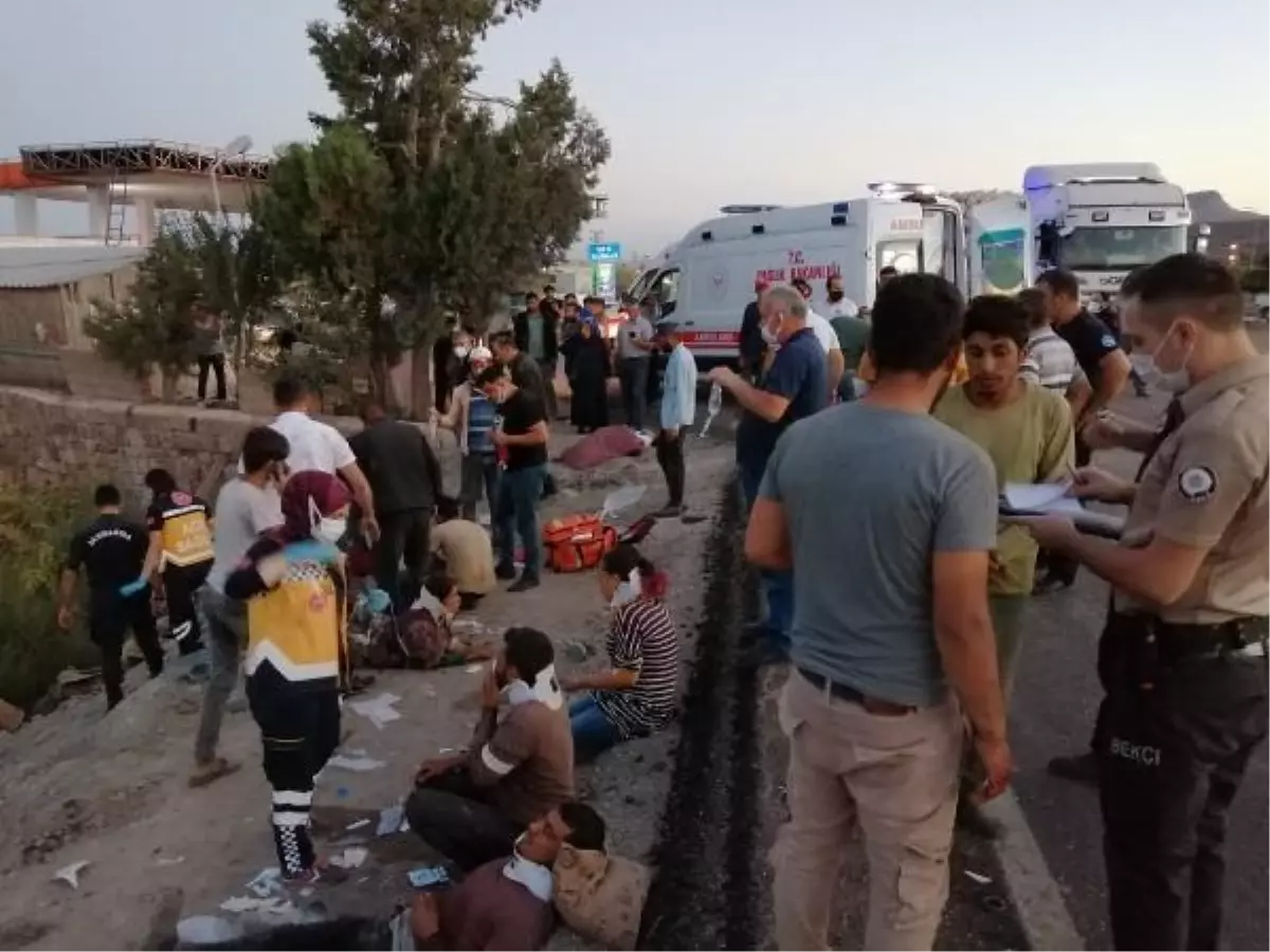 Kayseri'de TIR'ın çarptığı işçi servisinde yaralanan kadın kurtarılamadı