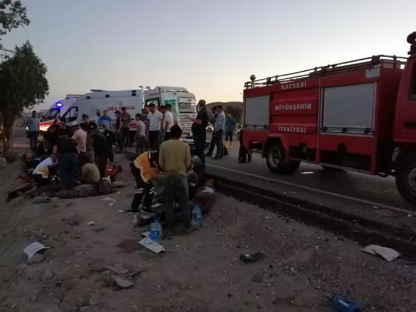 Kayseri'de TIR'ın çarptığı işçi servisinde yaralanan kadın kurtarılamadı