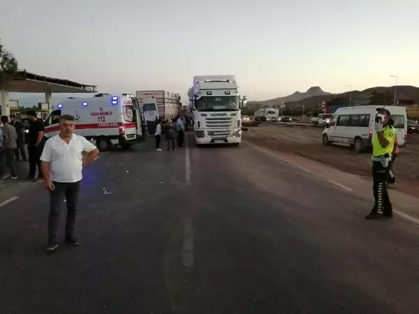 Kayseri'de TIR'ın çarptığı işçi servisinde yaralanan kadın kurtarılamadı