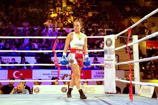 Son dakika gündem: KİLO VERMEK İÇİN BAŞLADIĞI BOKSTA İLK ALTIN KEMERİNİ NAKAVTLA KAZANDI