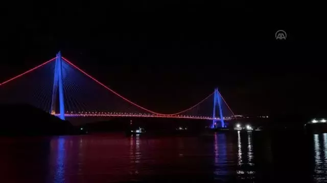 Köprüler DMD hastalığı farkındalığı için aydınlatıldı