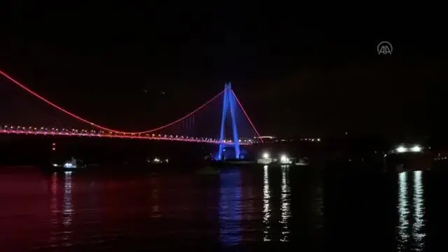 Köprüler DMD hastalığı farkındalığı için aydınlatıldı