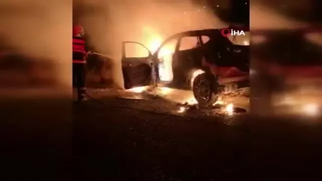 Lüks araç alevlere teslim oldu Lüks araç alevlere teslim oldu