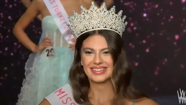 Dilara Korkmaz, the winner of Miss Turkey 2021, wore her crown