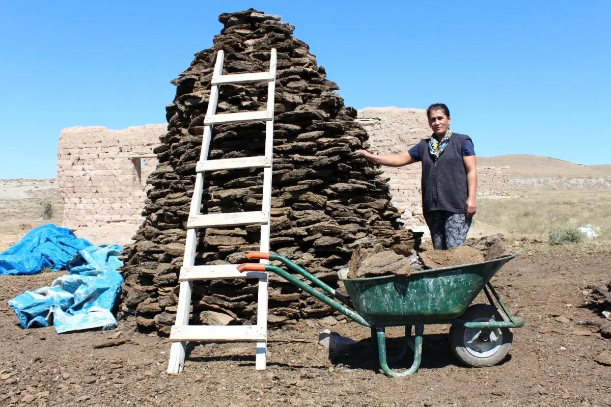 Ne doğal gaz ne kömür, hiçbiri onun yerini tutmuyor! Köylünün vazgeçilmez yakıtı hala tezek