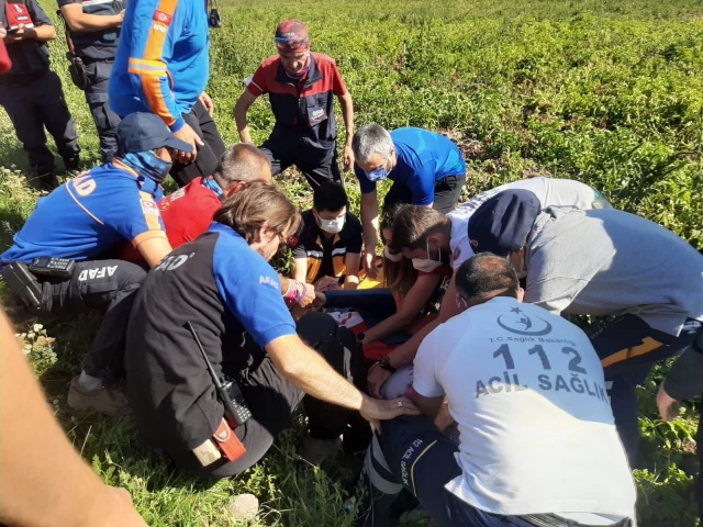 Son dakika haberi | Niğde'de patates tarlasına düşen paraşütçü hastaneye kaldırıldı