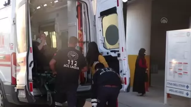 Otomobil ile minibüsün çarpıştığı trafik kazasında 9 kişi yaralandı