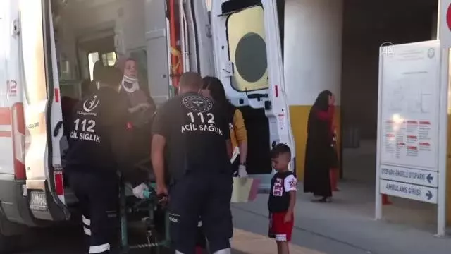 Otomobil ile minibüsün çarpıştığı trafik kazasında 9 kişi yaralandı