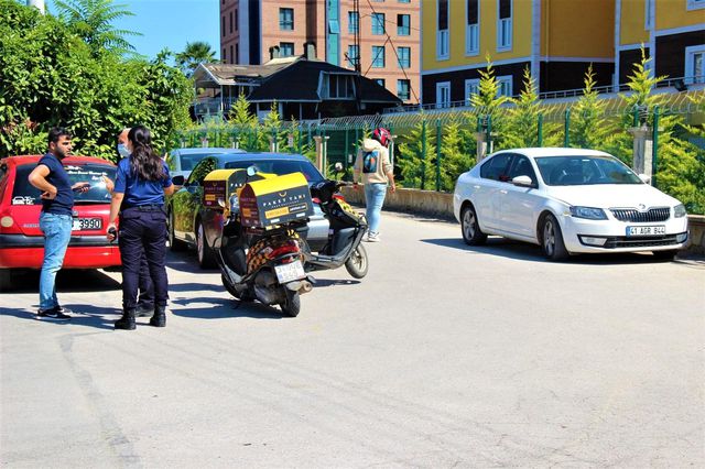 otomobille carpisan motosikletli kurye yarala 2 14382454 o