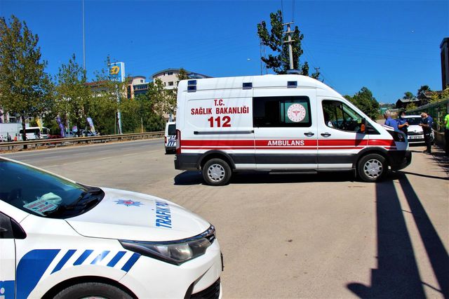 otomobille carpisan motosikletli kurye yarala 3 14382454 o